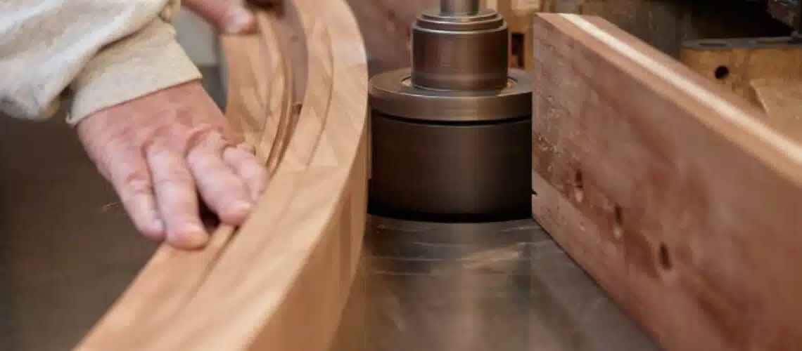 Artisan compagnon menuisier