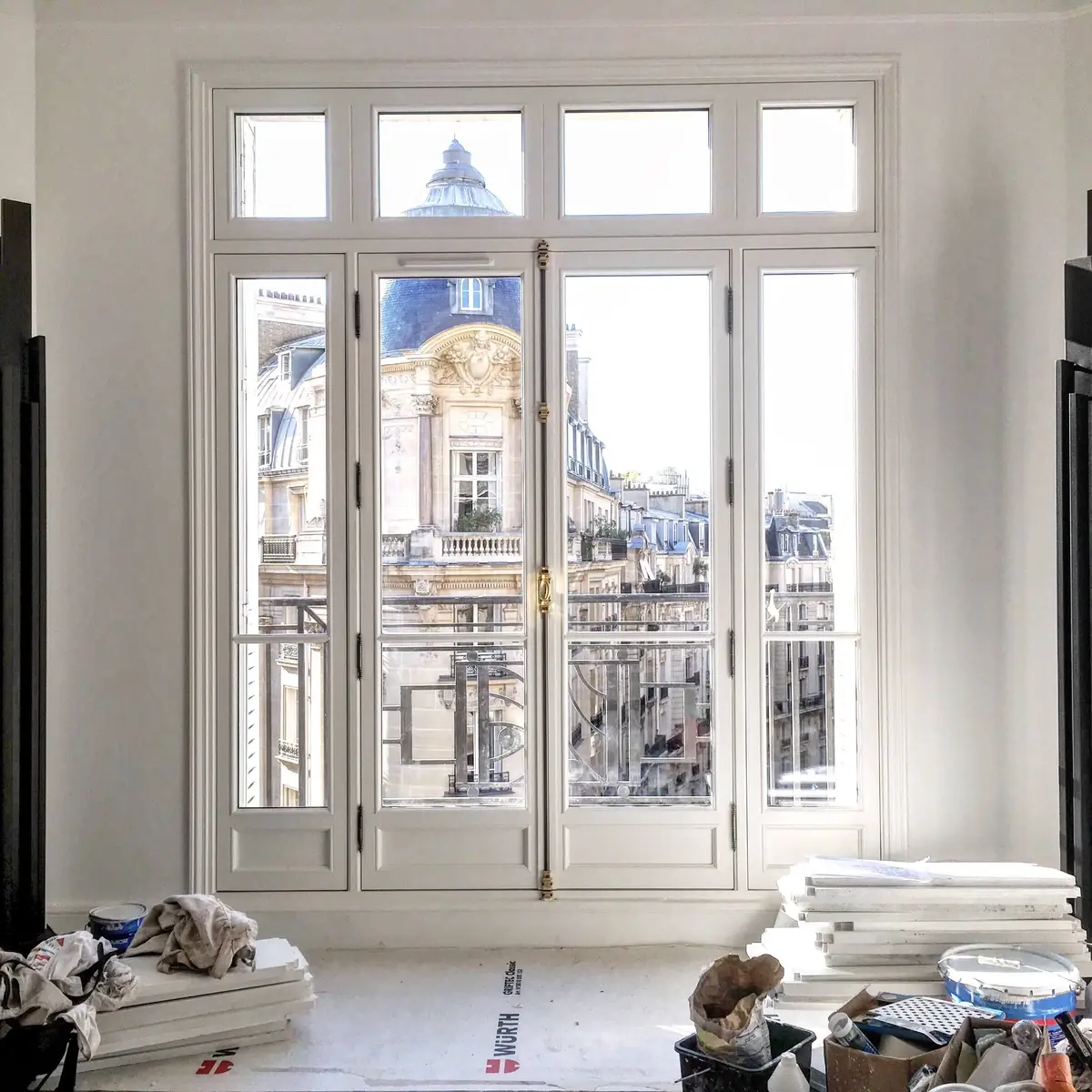 Fenêtre à mouton et gueule de loup